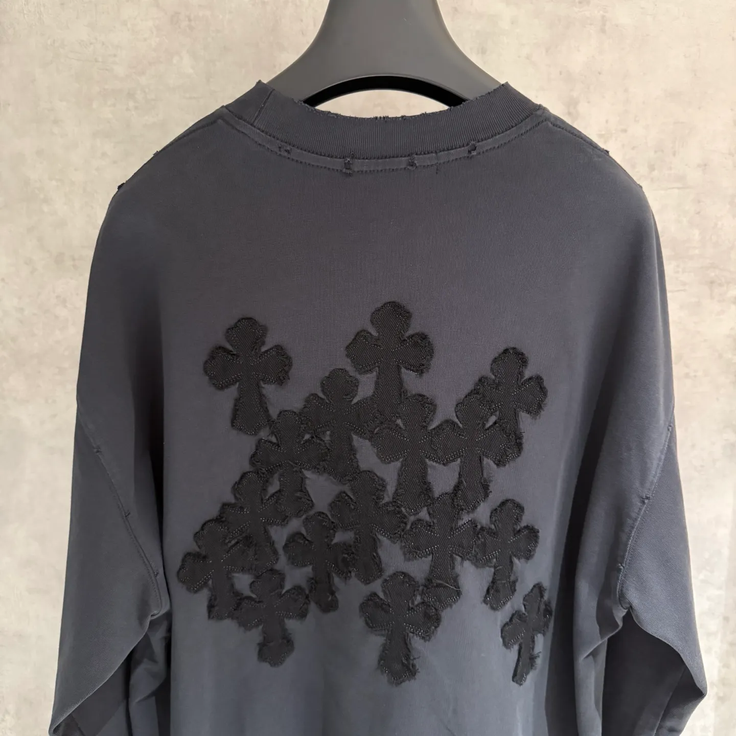 🅿️340 [Strict quality control] CH Croixin's new long-sleeved sweatshirt T-shirt. Heavy 340g double yarn fabric. Wash the whole garment twice. Frayed and torn on all four sides. Heavy fabric. The neckline is made of icy Solona. Loose fit. Deep, wide and stylish. No deformation or shrinkage. Color: 3 colors, black, white and gray. Size: M-2xl